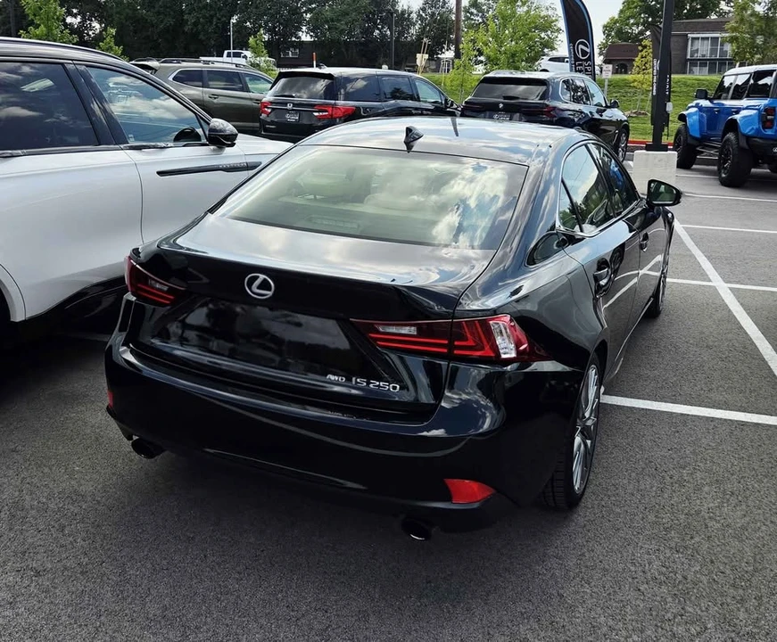 2015 Lexus IS 3rd Gen - Image 5 of 7