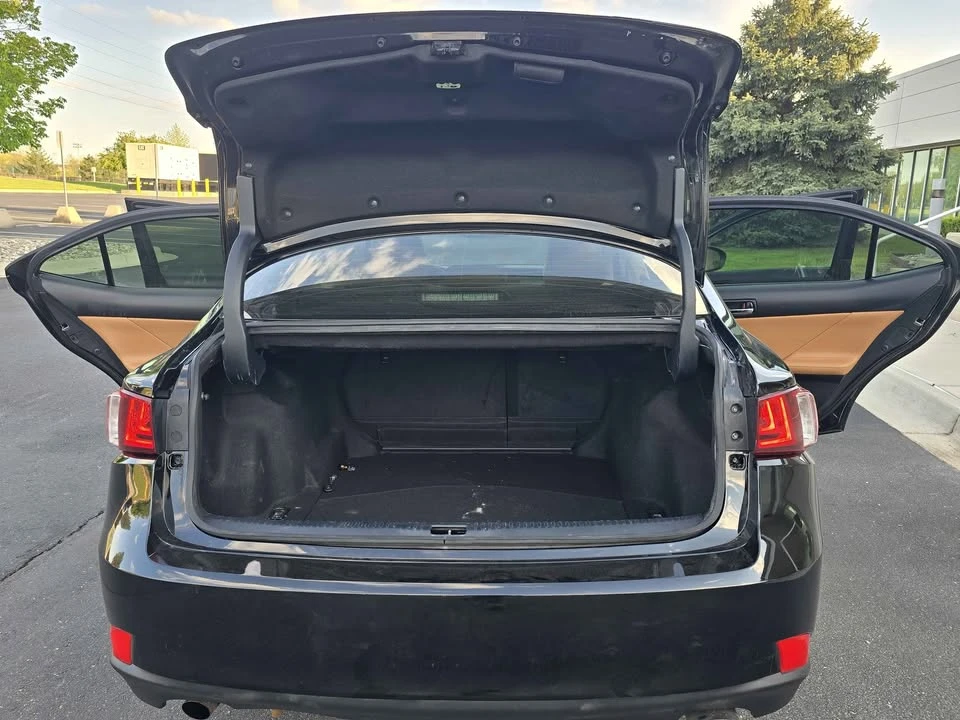 2015 Lexus IS 3rd Gen - Image 18 of 20