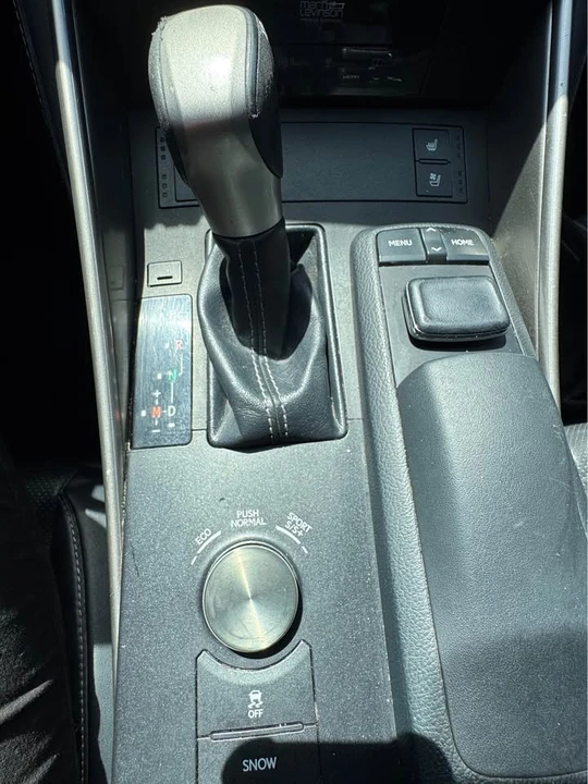 2015 Lexus IS 3rd Gen - Image 18 of 19