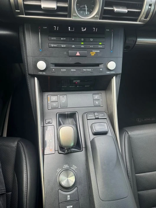 2015 Lexus IS 3rd Gen - Image 17 of 20
