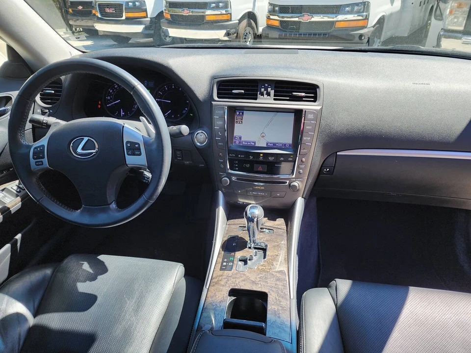 2015 Lexus IS 2nd Gen - Image 19 of 31