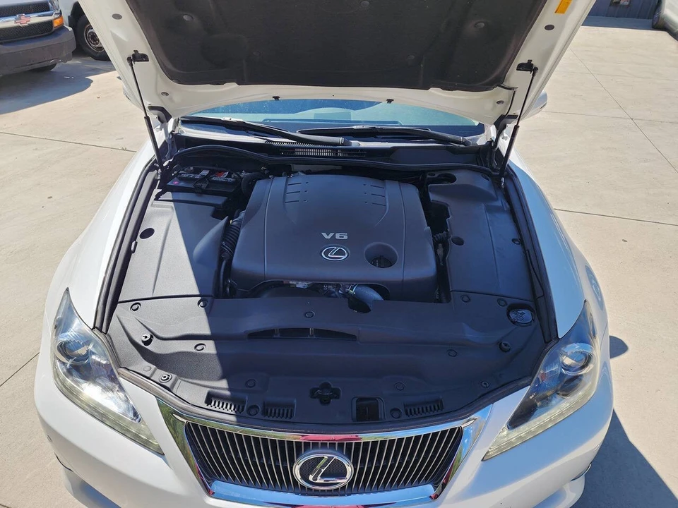 2015 Lexus IS 2nd Gen - Image 25 of 31