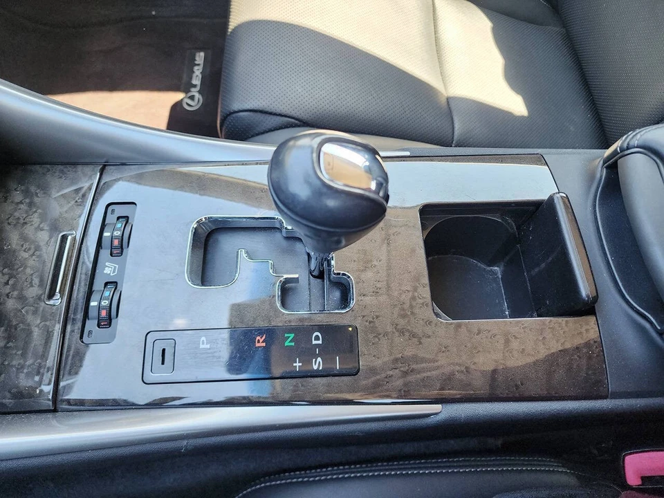 2015 Lexus IS 2nd Gen - Image 23 of 31