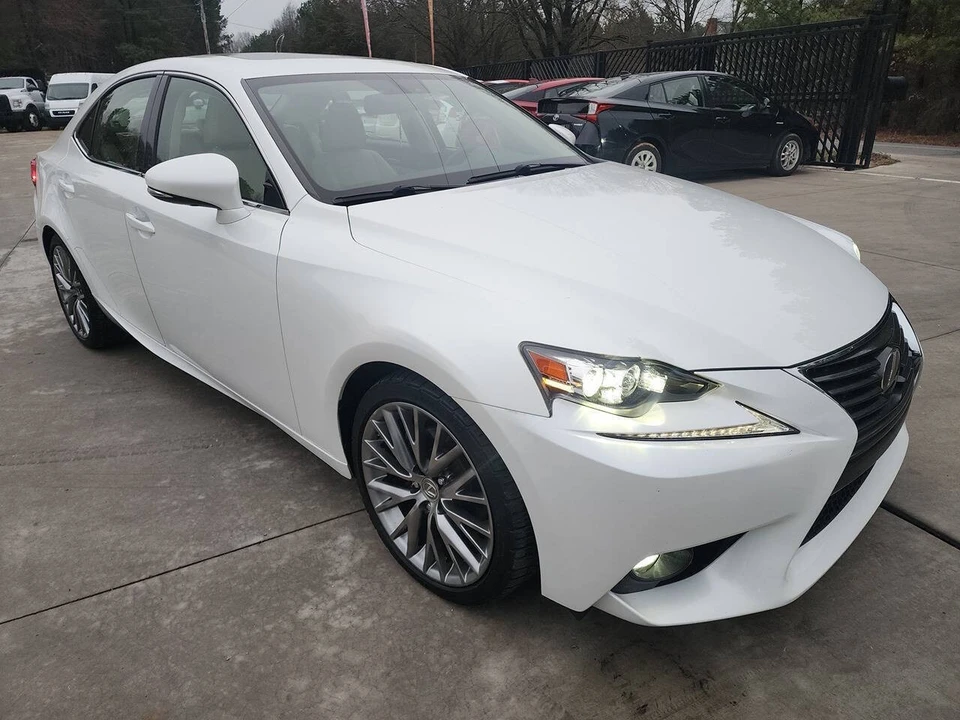 2015 Lexus IS 3rd Gen - Image 8 of 31
