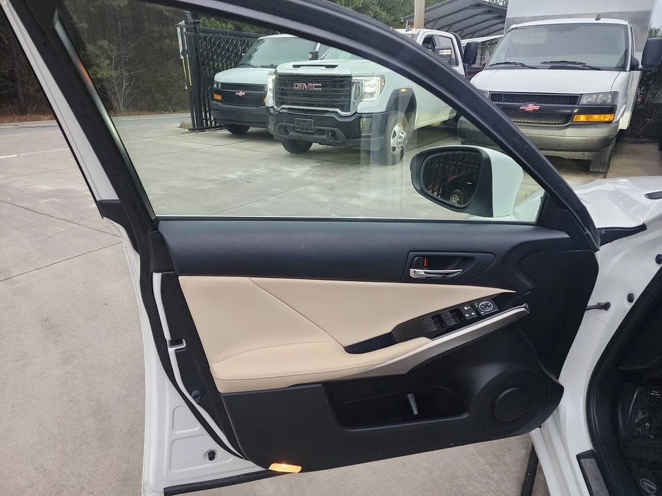 2015 Lexus IS 3rd Gen - Image 11 of 31