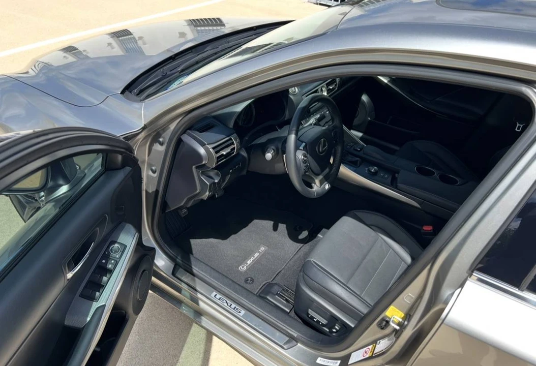 2015 Lexus IS 3rd Gen - Image 7 of 8