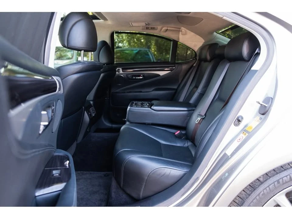 2015 Lexus LS 4th Gen - Image 14 of 16