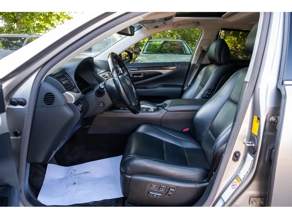 2015 Lexus LS 4th Gen - Image 13 of 16