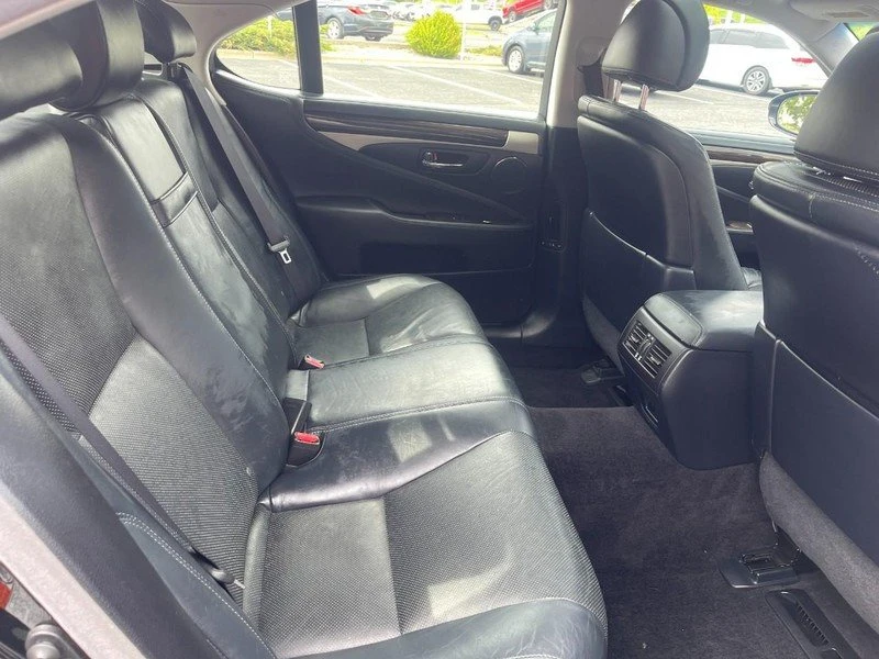 2015 Lexus LS 4th Gen - Image 9 of 10
