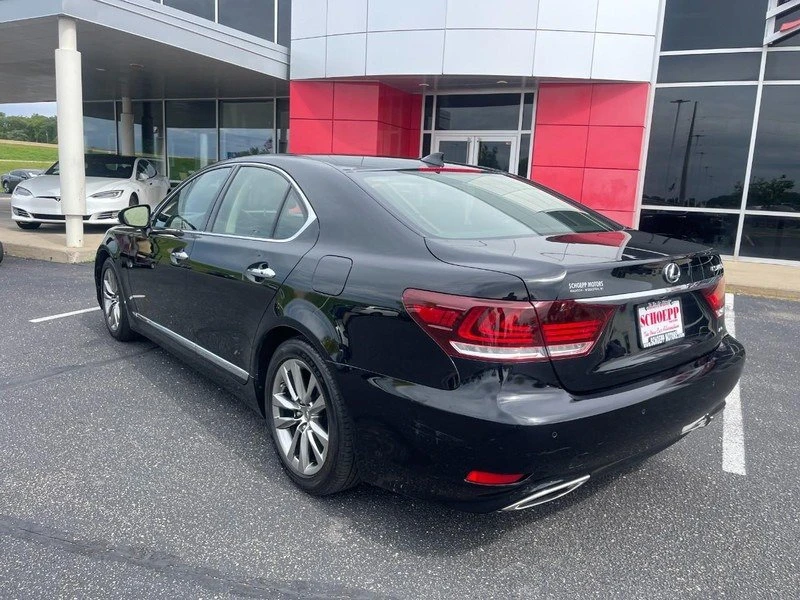 2015 Lexus LS 4th Gen - Image 4 of 10
