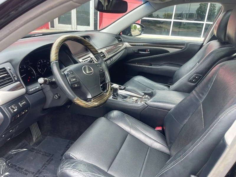 2015 Lexus LS 4th Gen - Image 5 of 10