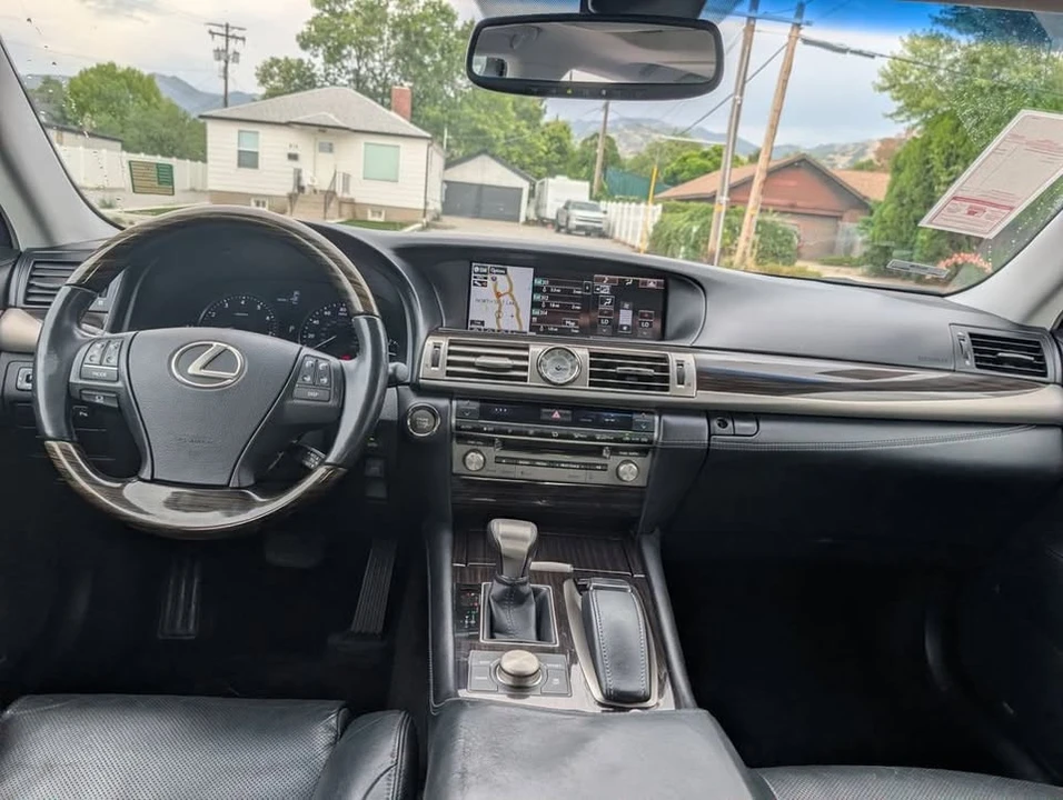 2015 Lexus LS 4th Gen - Image 6 of 7