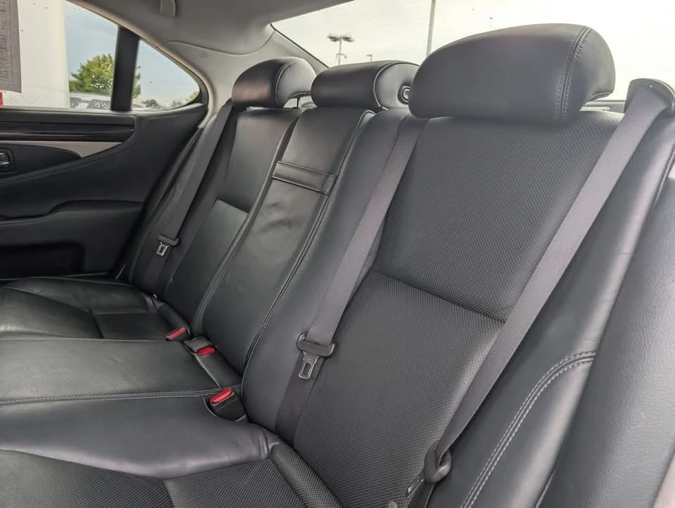 2015 Lexus LS 4th Gen - Image 7 of 7