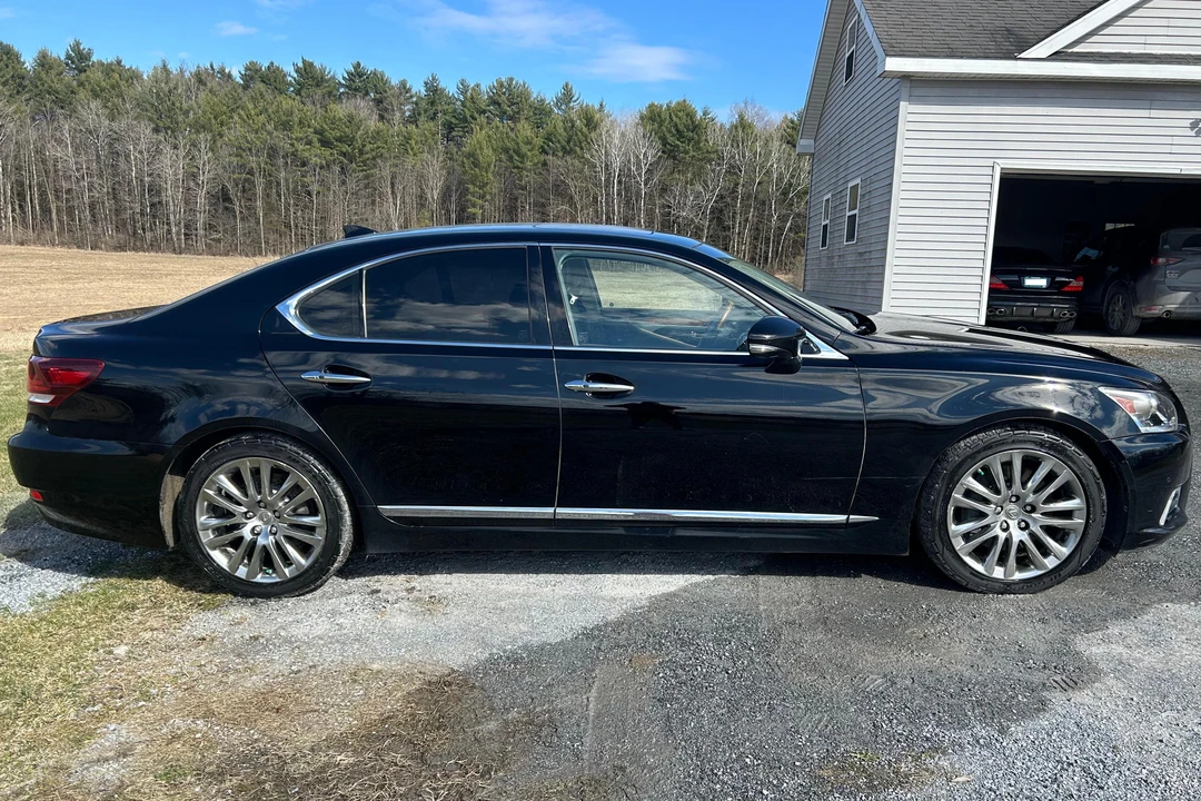 2015 Lexus LS 4th Gen - Image 3 of 31