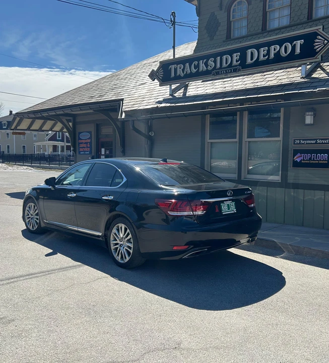 2015 Lexus LS 4th Gen - Image 16 of 31