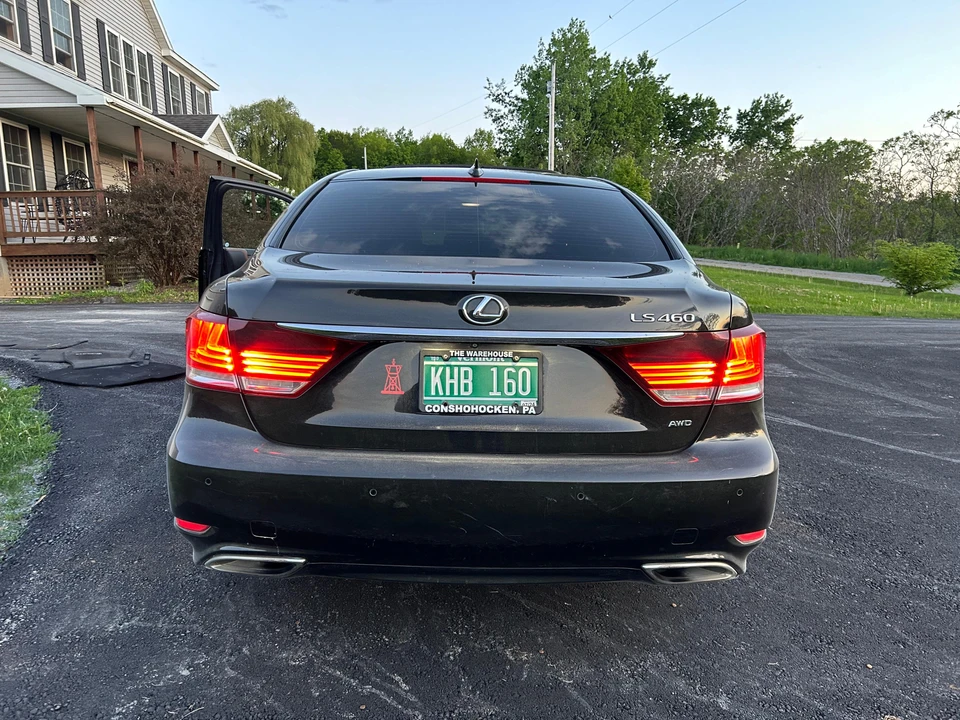 2015 Lexus LS 4th Gen - Image 18 of 31