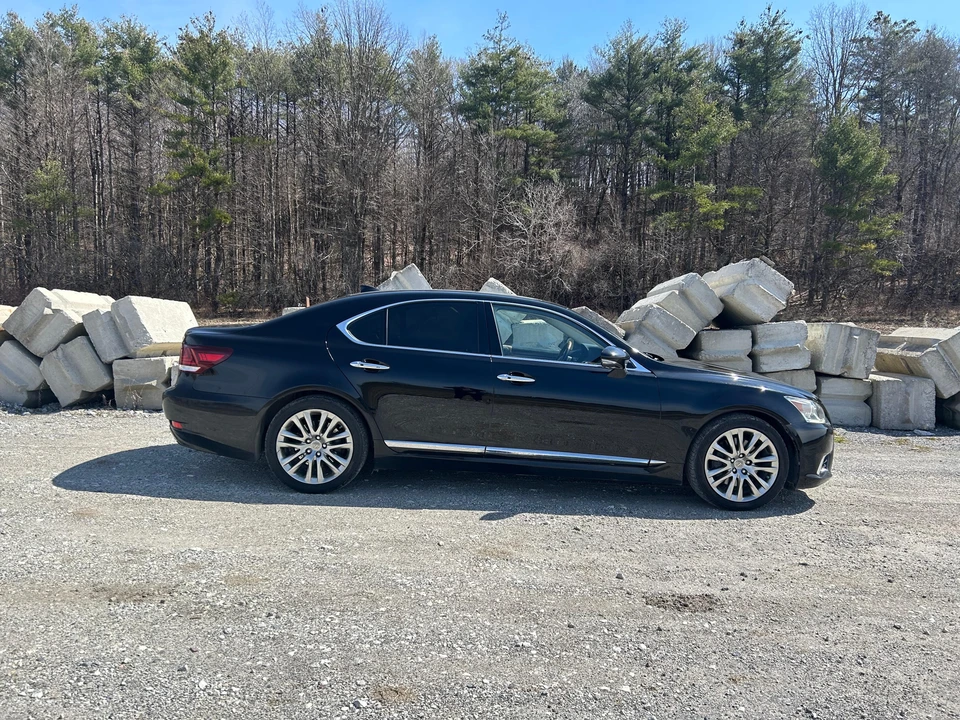 2015 Lexus LS 4th Gen - Image 20 of 31