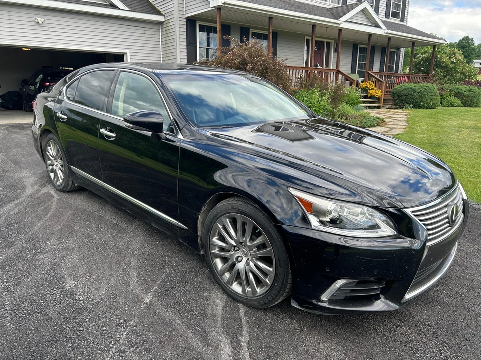 2015 Lexus LS 4th Gen - Image 21 of 31