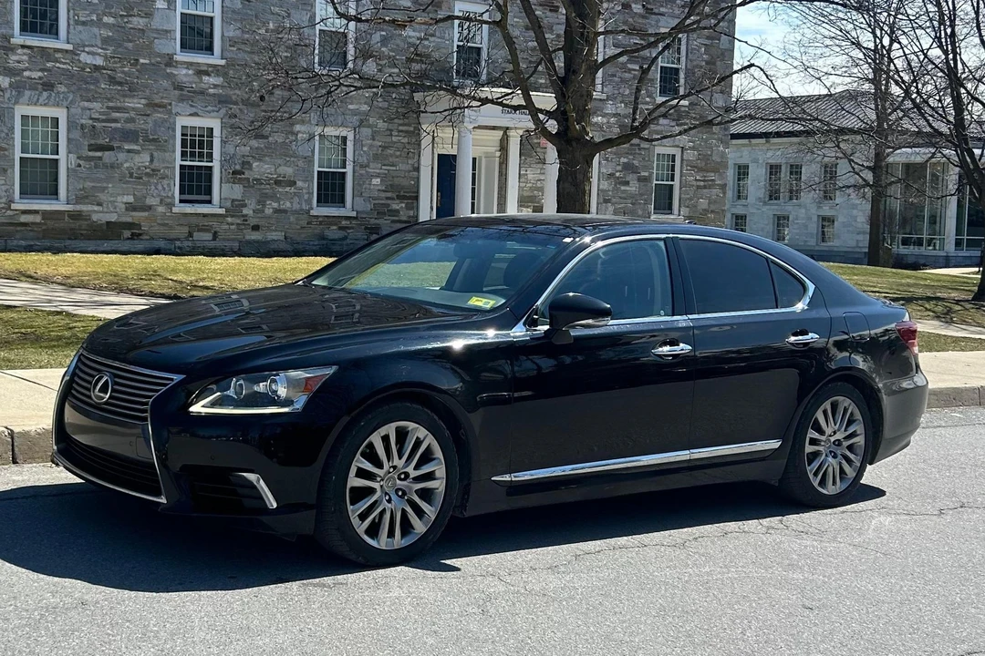 2015 Lexus LS 4th Gen - Image 11 of 31