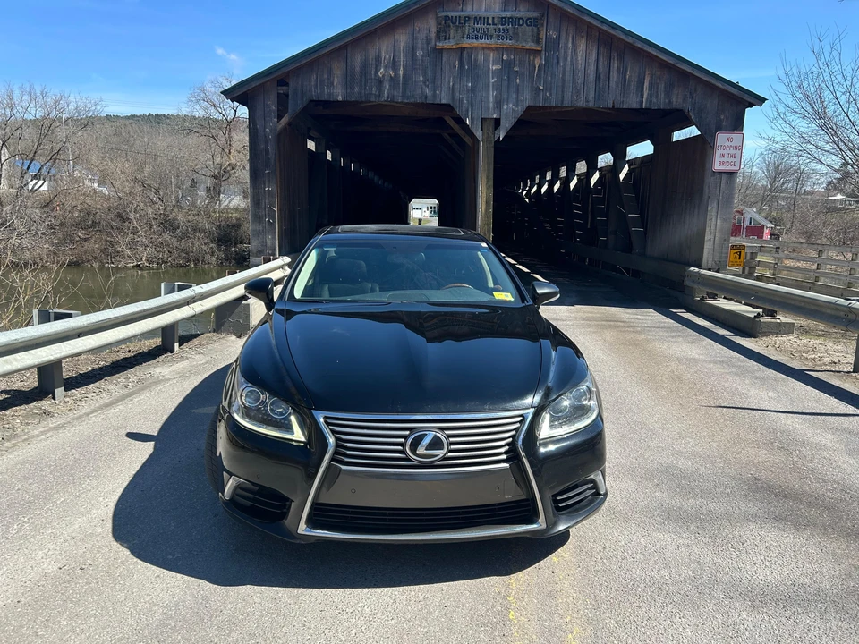 2015 Lexus LS 4th Gen - Image 6 of 31