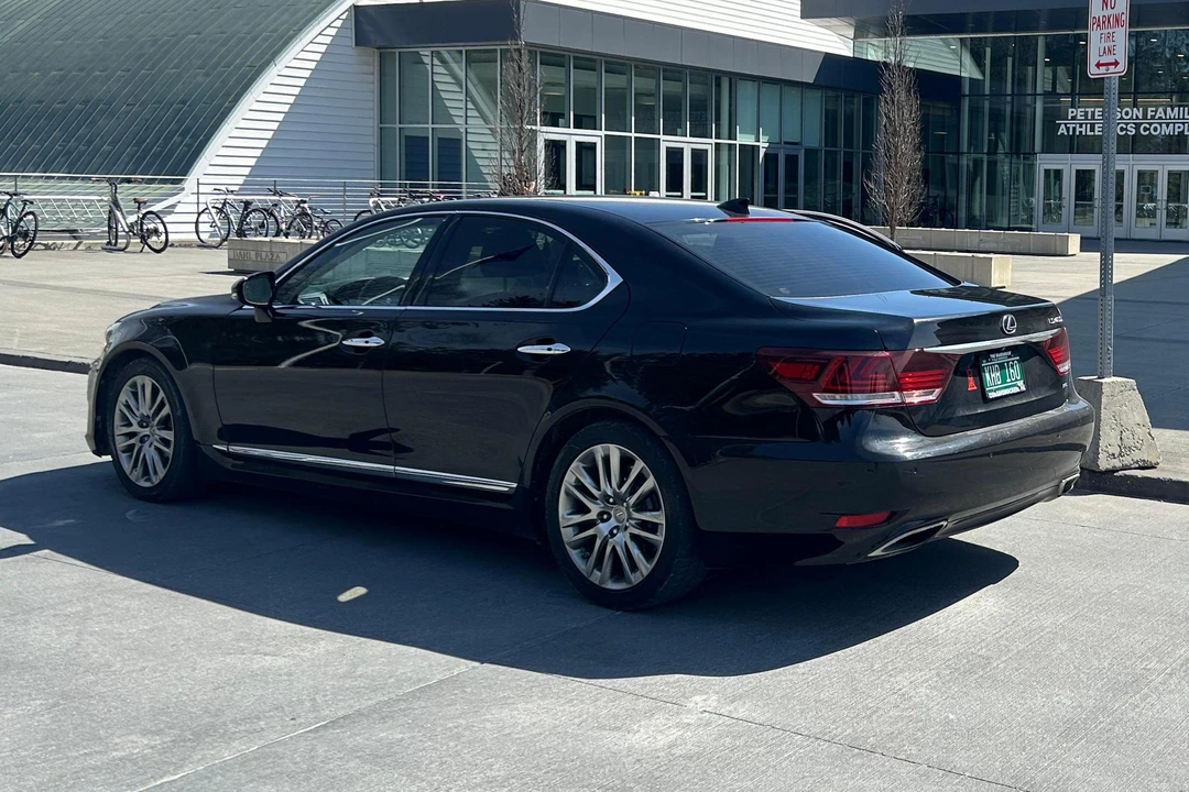 2015 Lexus LS 4th Gen - Image 15 of 31