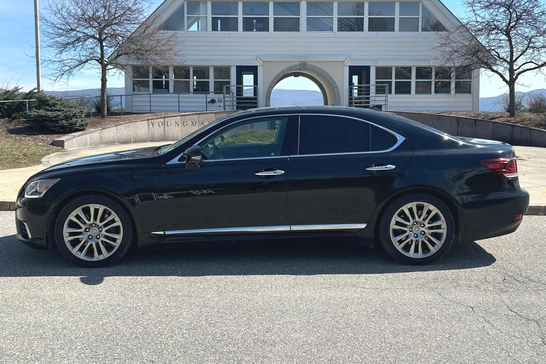 2015 Lexus LS 4th Gen - Image 4 of 31