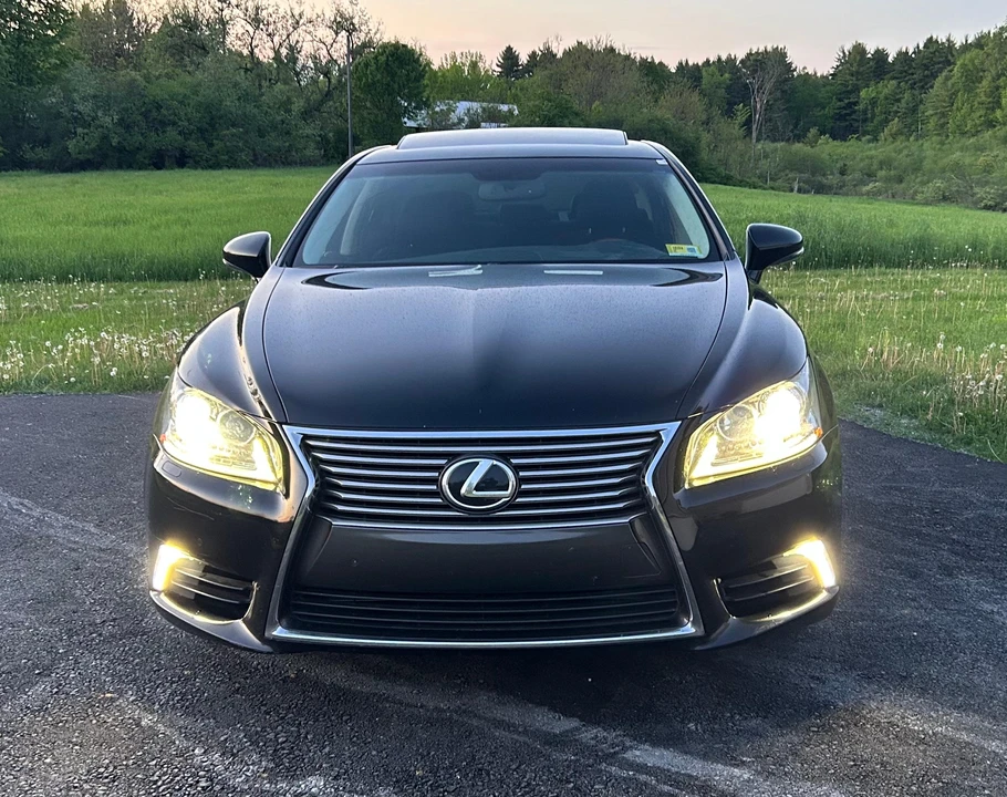 2015 Lexus LS 4th Gen - Image 7 of 31