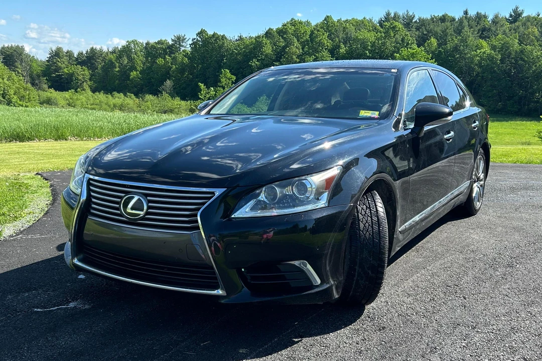 2015 Lexus LS 4th Gen - Image 9 of 31