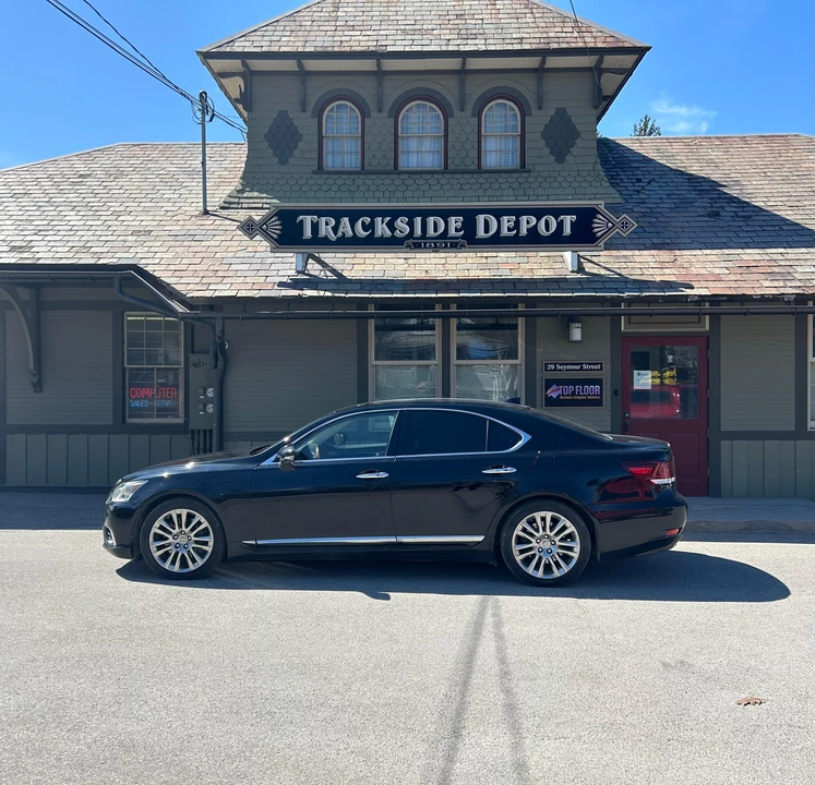 2015 Lexus LS 4th Gen - Image 13 of 31