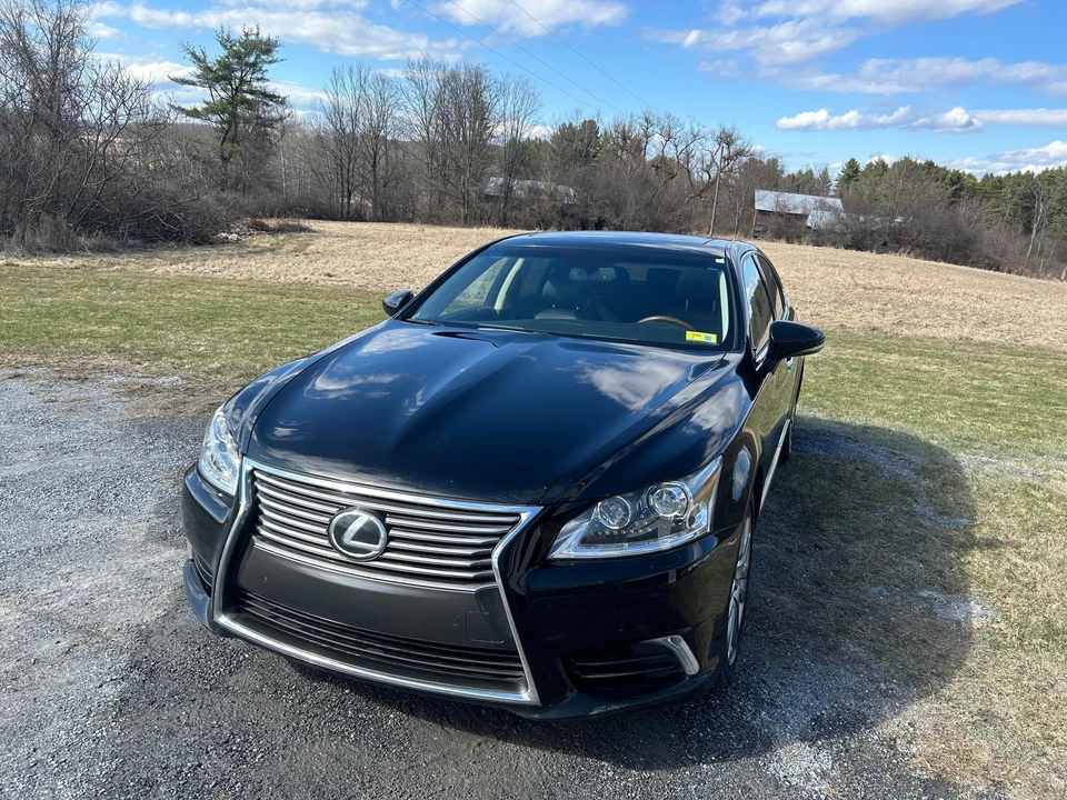2015 Lexus LS 4th Gen - Image 8 of 31
