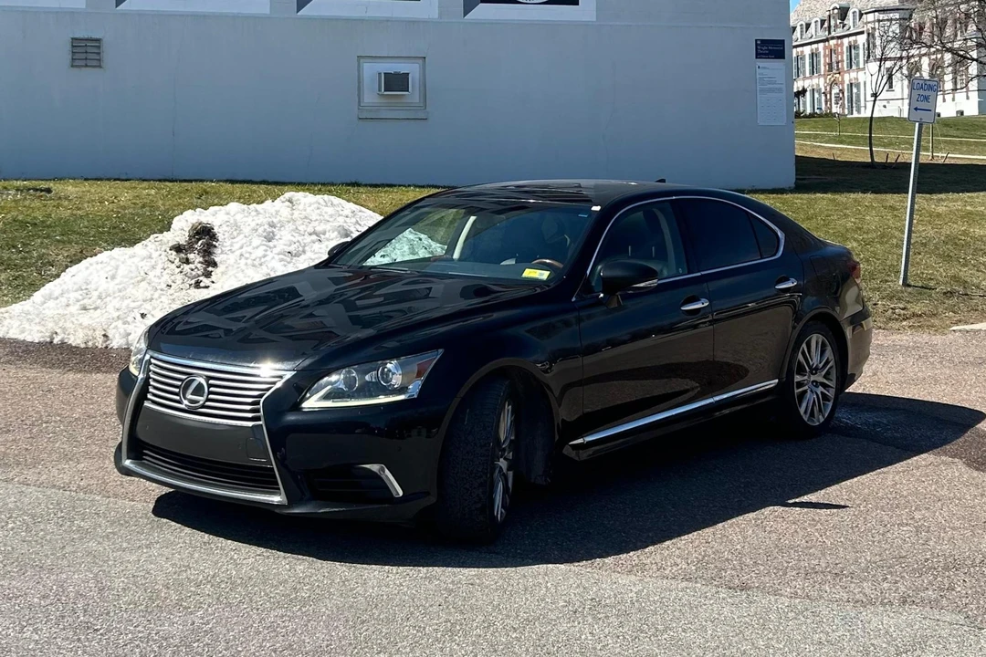 2015 Lexus LS 4th Gen - Image 10 of 31