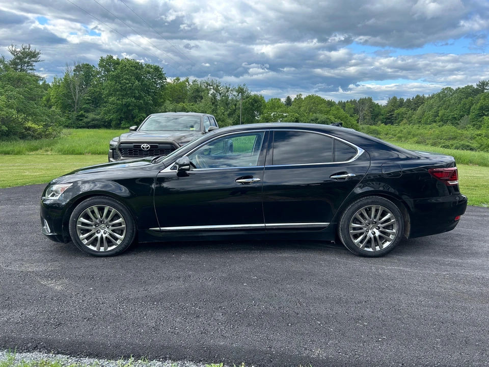 2015 Lexus LS 4th Gen - Image 14 of 31