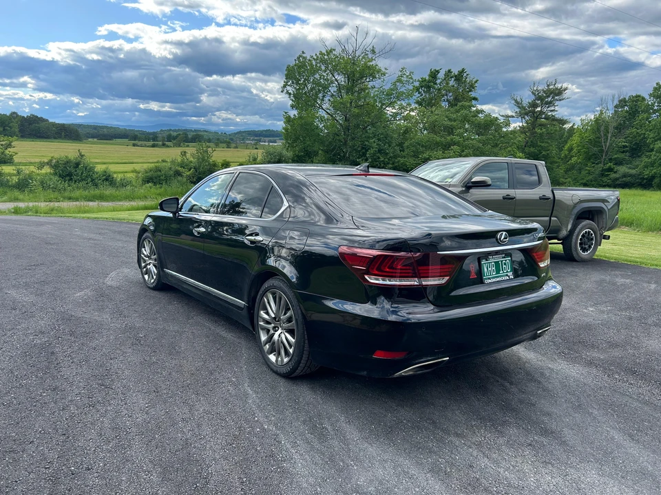 2015 Lexus LS 4th Gen - Image 17 of 31