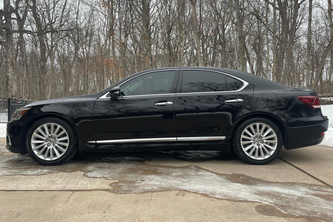 2015 Lexus LS 4th Gen - Image 3 of 31