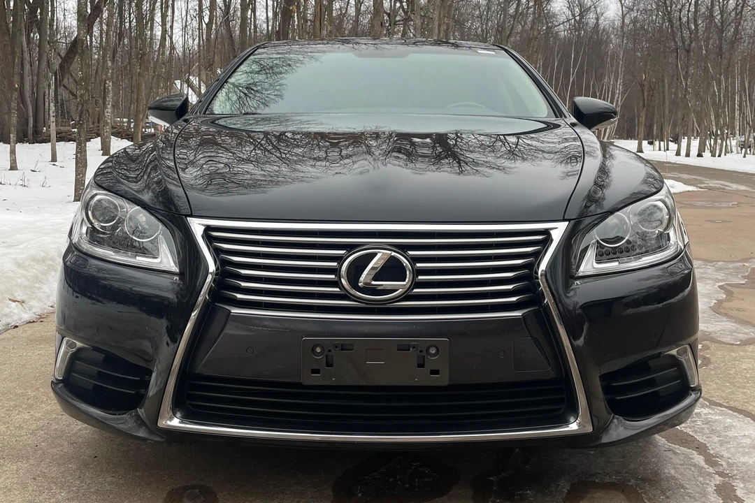 2015 Lexus LS 4th Gen - Image 2 of 31
