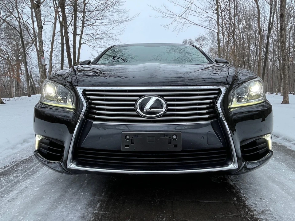 2015 Lexus LS 4th Gen - Image 7 of 31