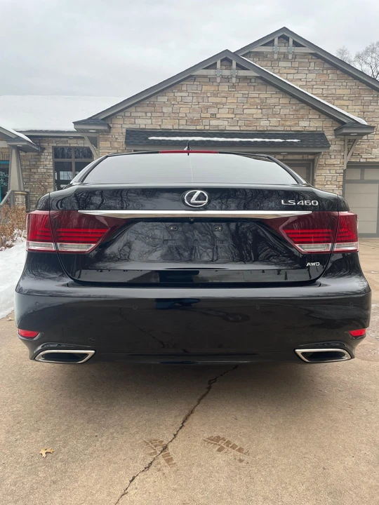 2015 Lexus LS 4th Gen - Image 14 of 31