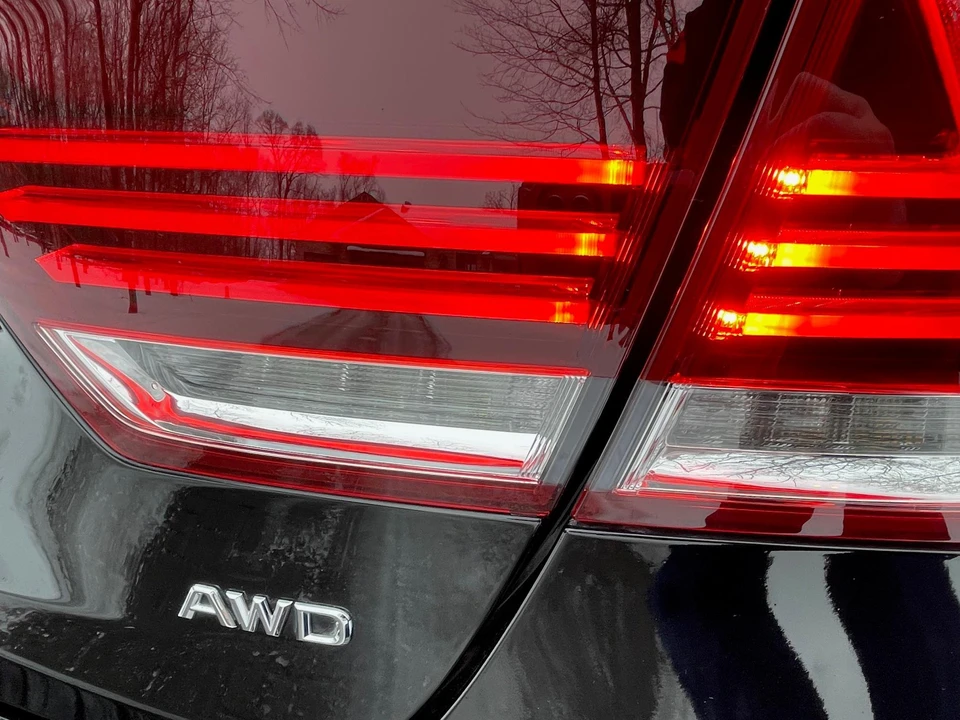 2015 Lexus LS 4th Gen - Image 31 of 31