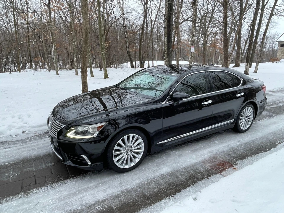 2015 Lexus LS 4th Gen - Image 10 of 31