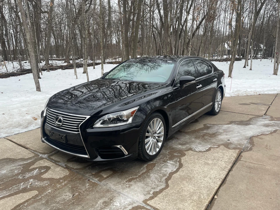 2015 Lexus LS 4th Gen - Image 8 of 31