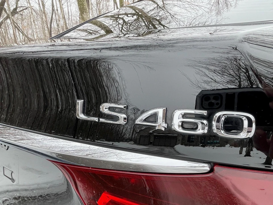 2015 Lexus LS 4th Gen - Image 29 of 31