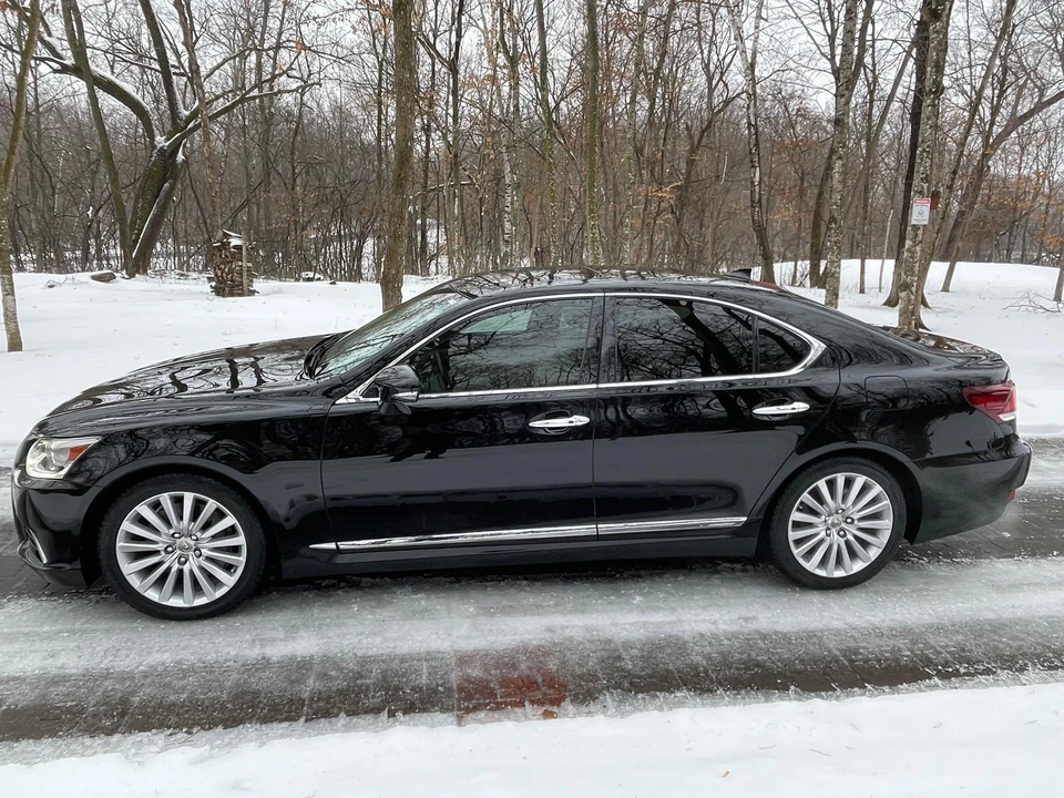 2015 Lexus LS 4th Gen - Image 11 of 31