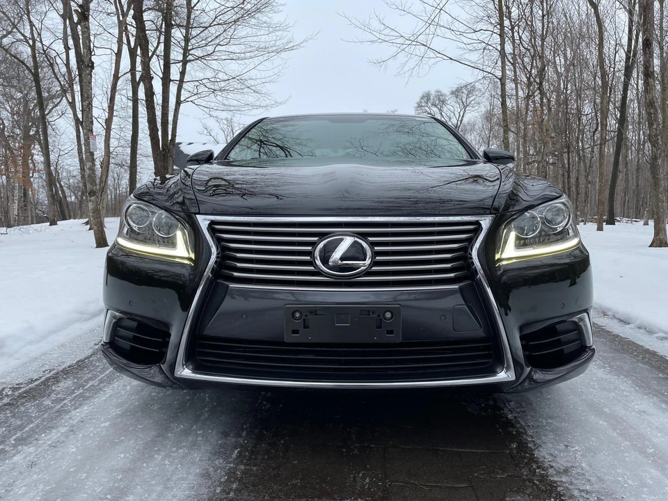 2015 Lexus LS 4th Gen - Image 6 of 31