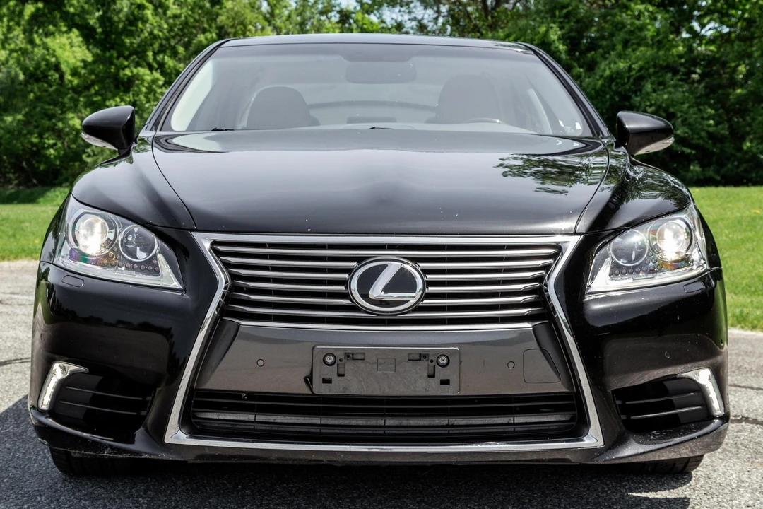 2015 Lexus LS 4th Gen - Image 2 of 31