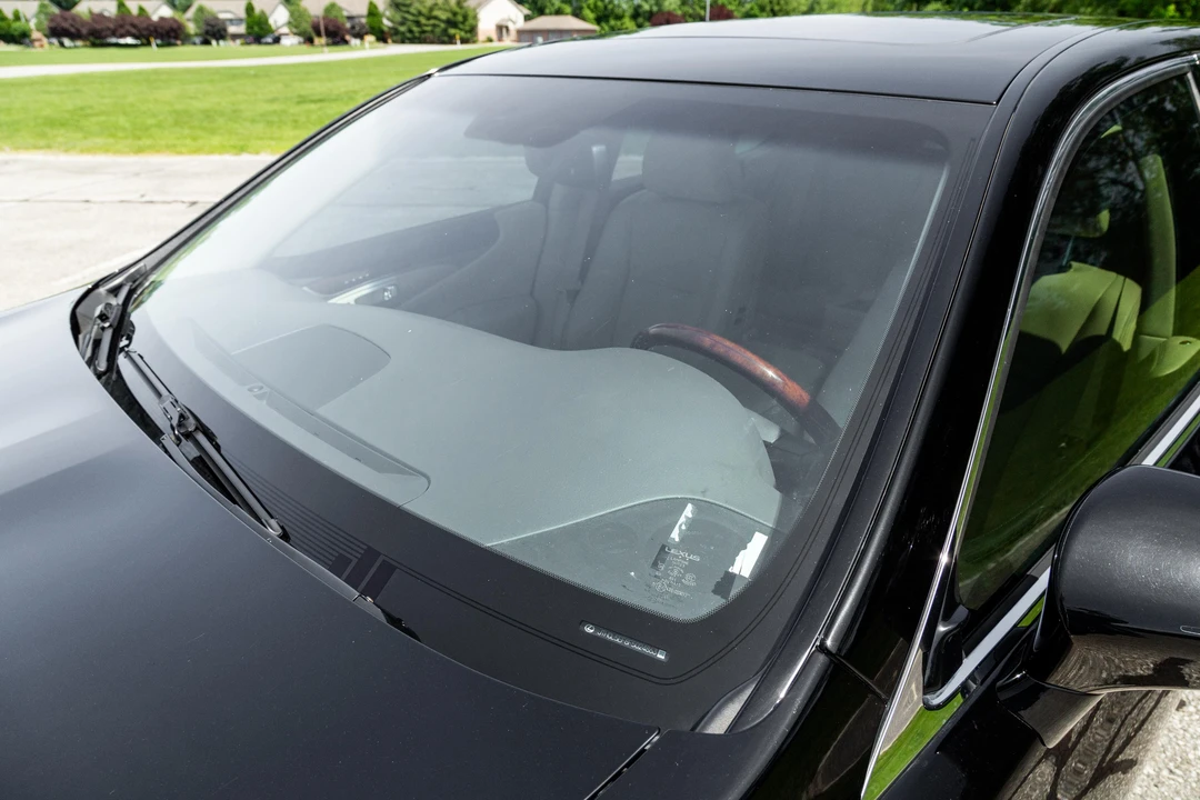 2015 Lexus LS 4th Gen - Image 14 of 31