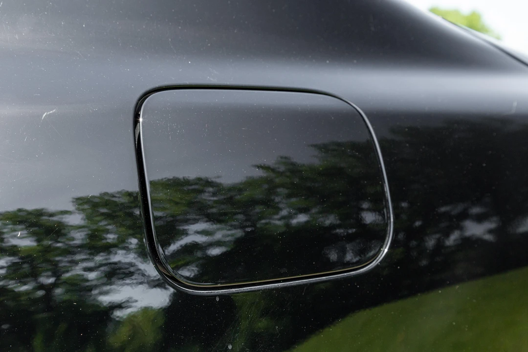 2015 Lexus LS 4th Gen - Image 28 of 31