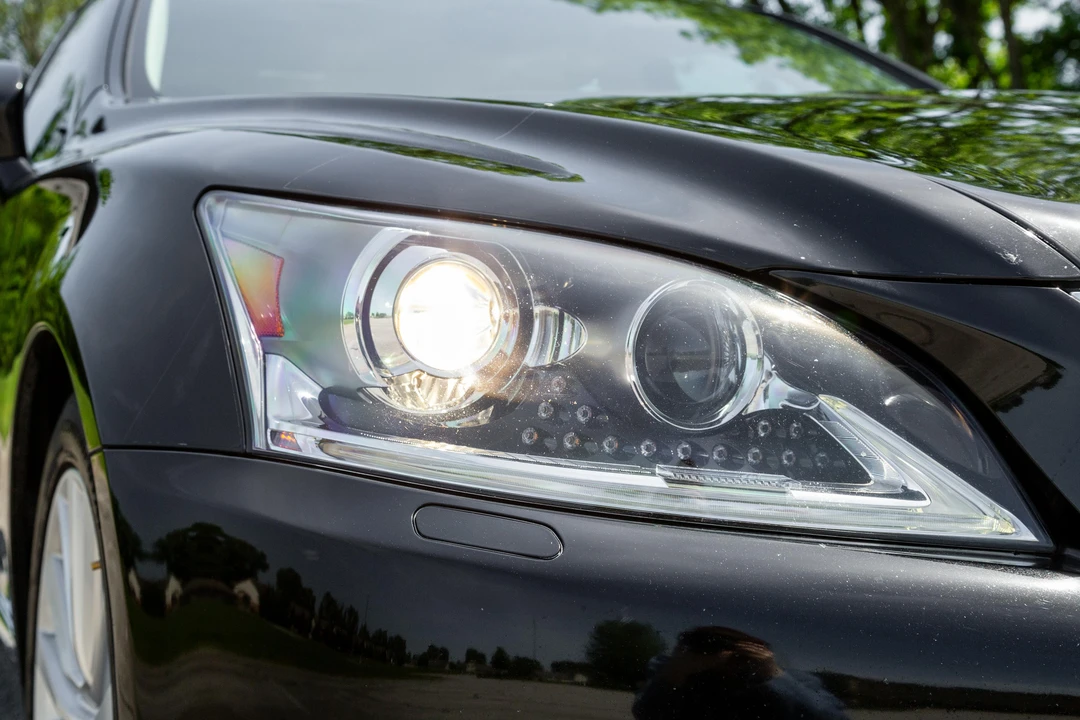 2015 Lexus LS 4th Gen - Image 10 of 31