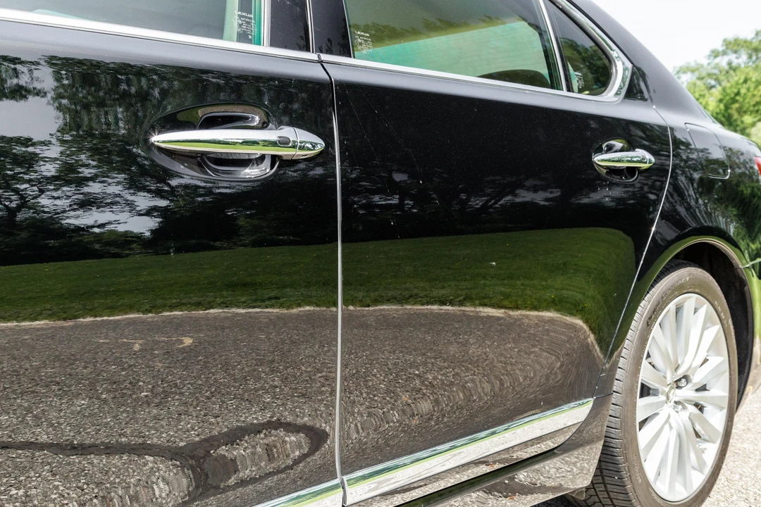 2015 Lexus LS 4th Gen - Image 24 of 31