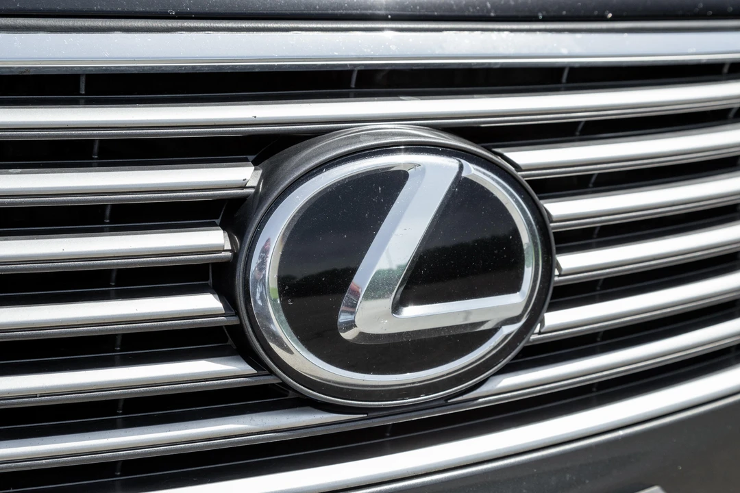 2015 Lexus LS 4th Gen - Image 11 of 31