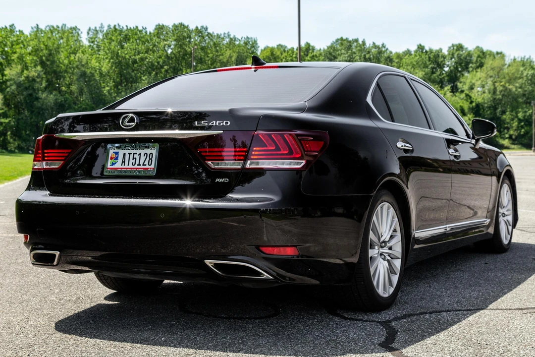 2015 Lexus LS 4th Gen - Image 4 of 31